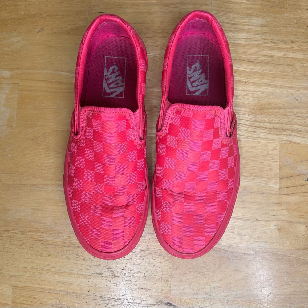 🩷 🩷 RARE FIND 🩷 🩷Vans Classic Slip-On Checkerboard Sneakers on Pink Glow - Picture 2 of 9